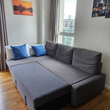 Lovely 2 Bedroom Flat With Balcony In Stratford لندن المظهر الخارجي الصورة