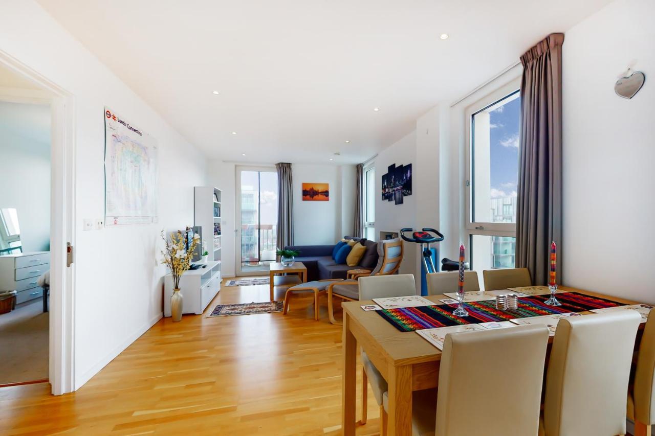 Lovely 2 Bedroom Flat With Balcony In Stratford لندن المظهر الخارجي الصورة