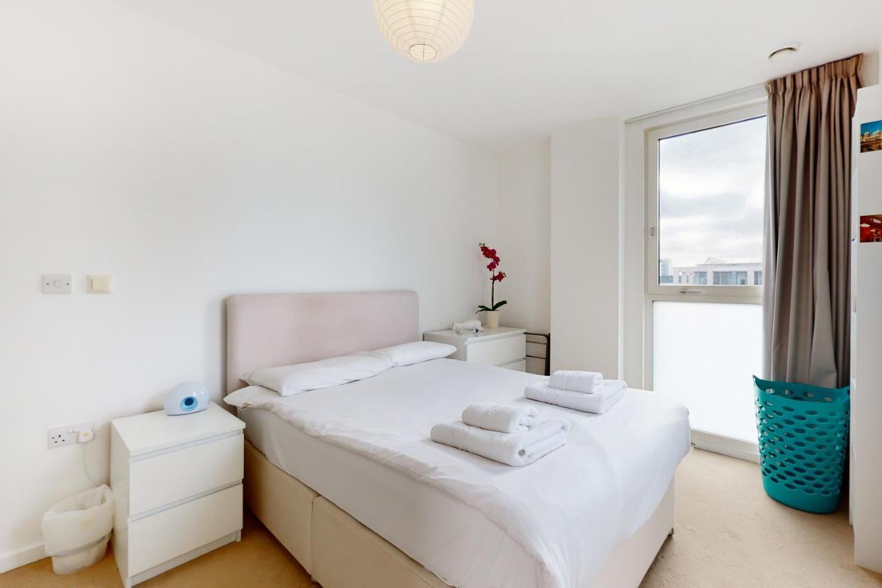 Lovely 2 Bedroom Flat With Balcony In Stratford لندن المظهر الخارجي الصورة