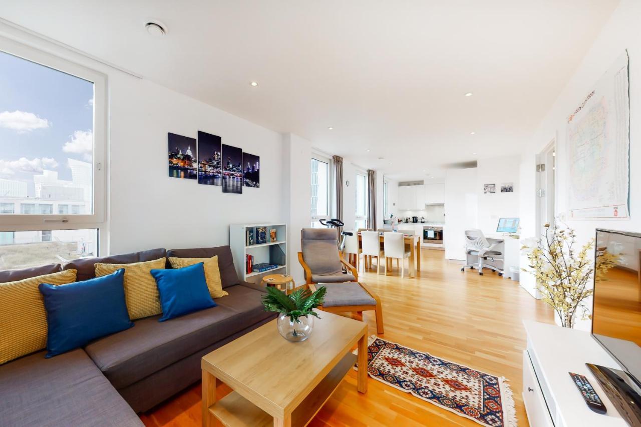 Lovely 2 Bedroom Flat With Balcony In Stratford لندن المظهر الخارجي الصورة