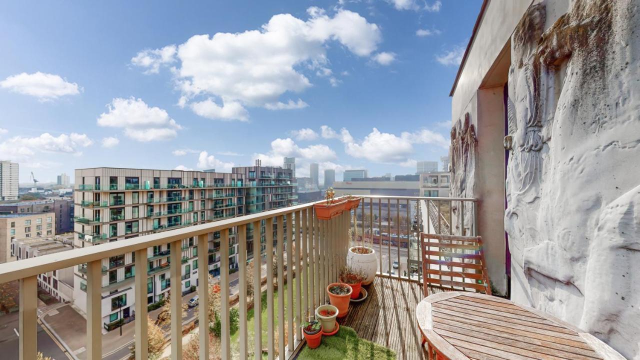 Lovely 2 Bedroom Flat With Balcony In Stratford لندن المظهر الخارجي الصورة